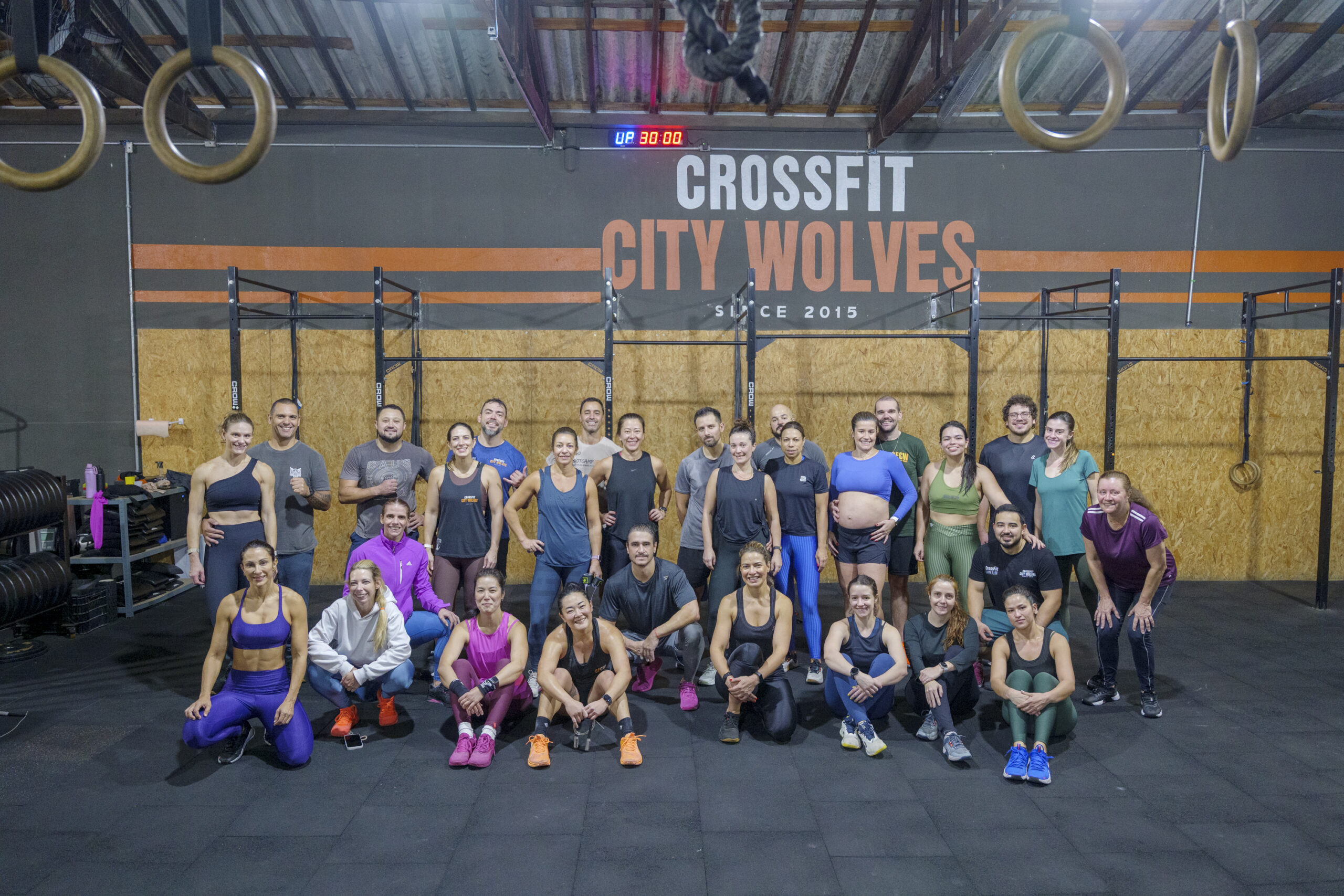 Alcateia da City Wolves reunida no box
